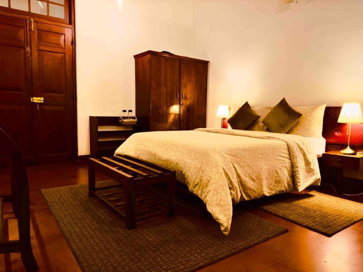 Colonial Residence Kandy Villa Esterno foto