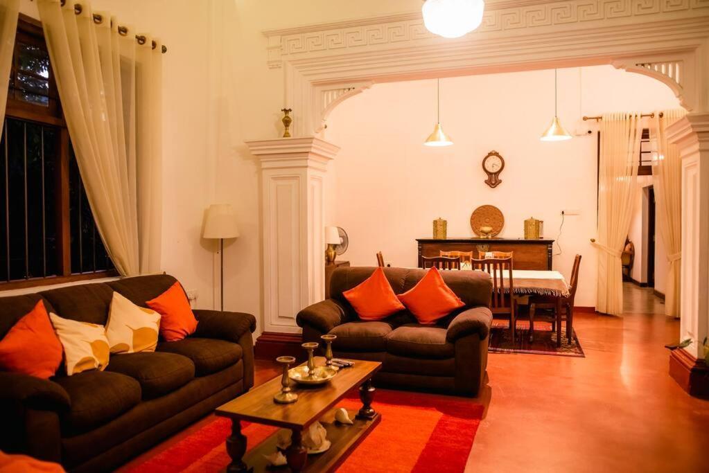 Colonial Residence Kandy Villa Esterno foto