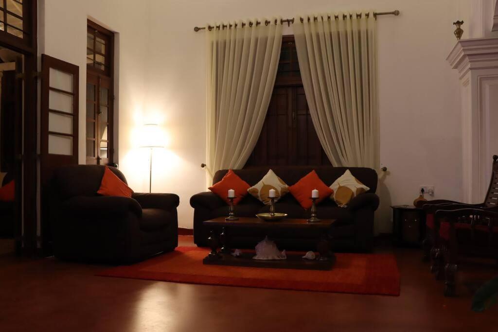 Colonial Residence Kandy Villa Esterno foto