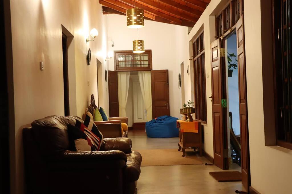 Colonial Residence Kandy Villa Esterno foto