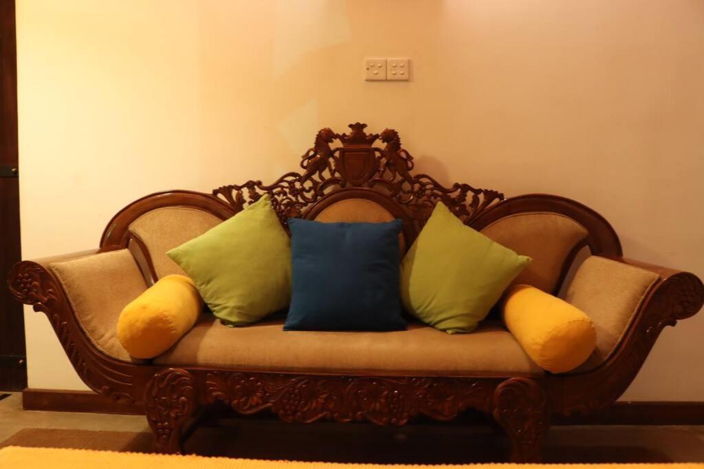 Colonial Residence Kandy Villa Esterno foto